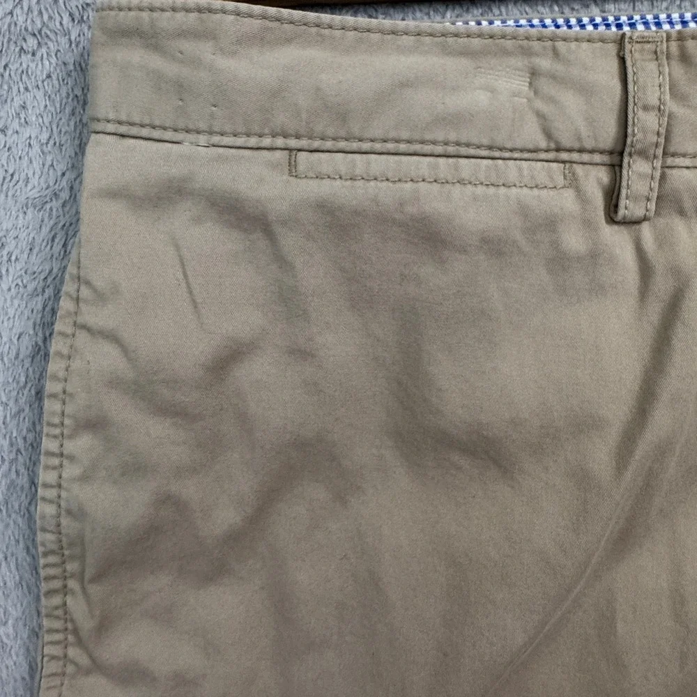 Cremieux Men's Khaki Shorts Tag Size 40 Flat Front 9 inch inseam Great Condition
